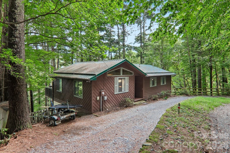 21 Wild Bird Ln, Maggie Valley, NC 28751