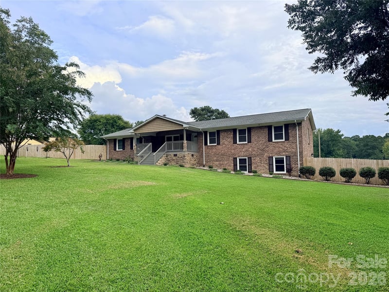 613 W Doc Garris Rd, Lancaster, SC 29720