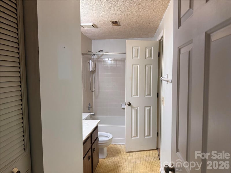 9762 Old Gate Dr, Matthews, NC 28105