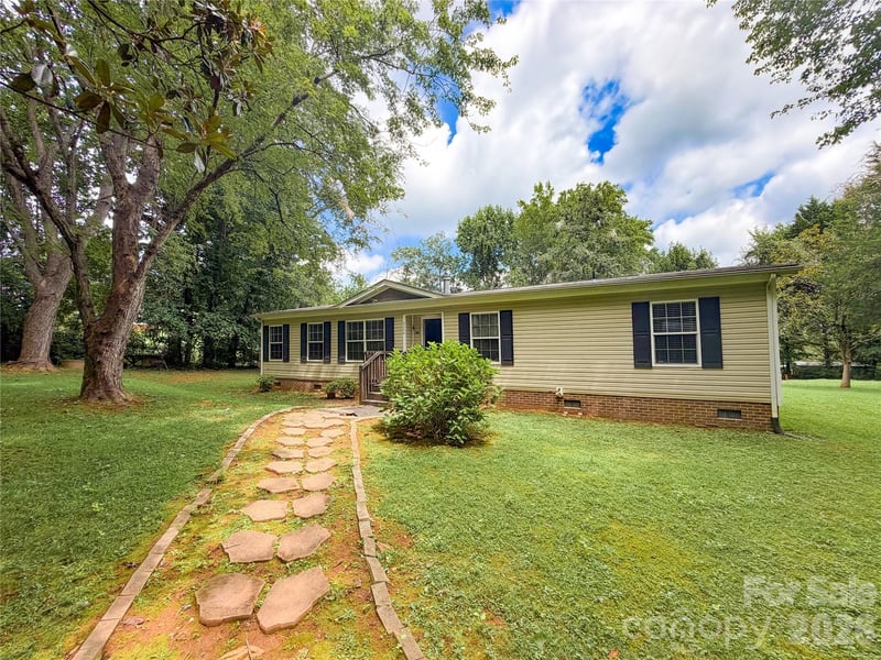 3556 Oakwood Ave, Claremont, NC 28610