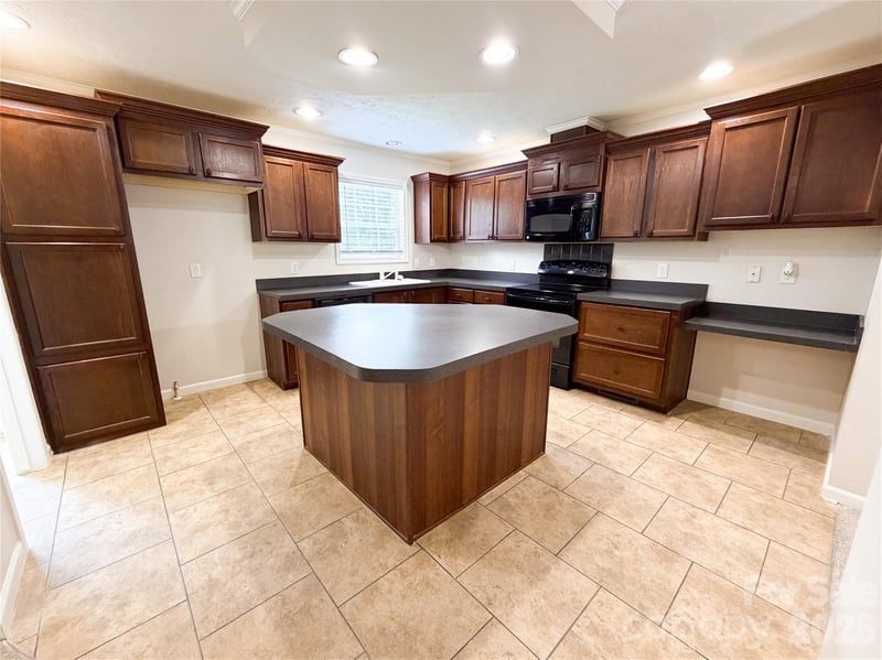 3556 Oakwood Ave, Claremont, NC 28610