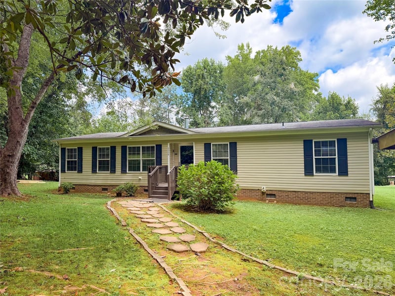 3556 Oakwood Ave, Claremont, NC 28610