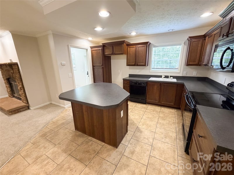 3556 Oakwood Ave, Claremont, NC 28610