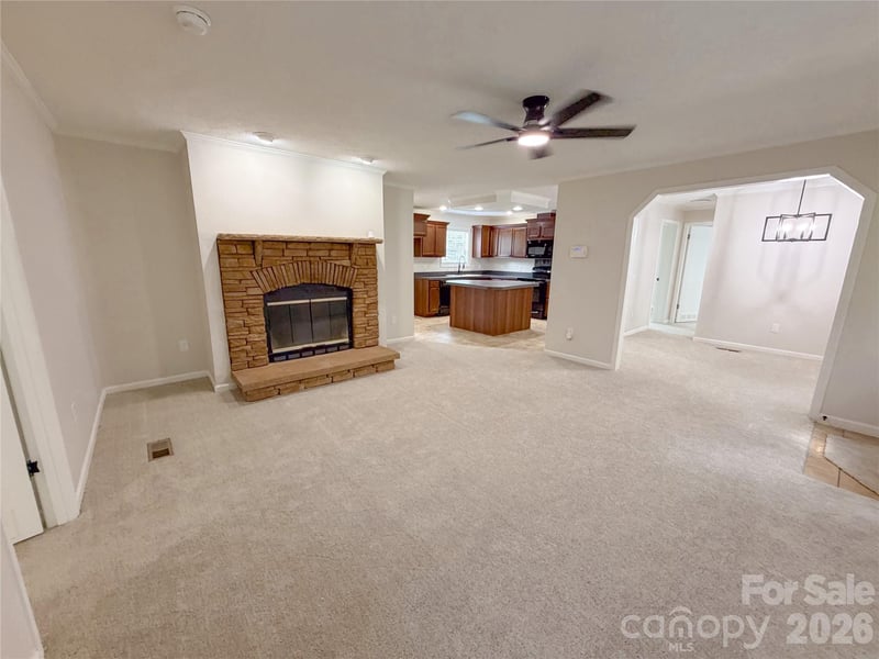 3556 Oakwood Ave, Claremont, NC 28610
