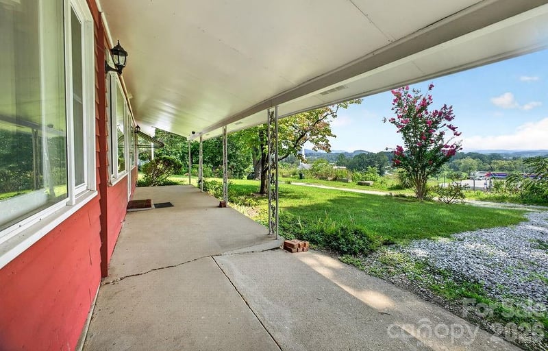 2409 Lucas St, Hendersonville, NC 28791