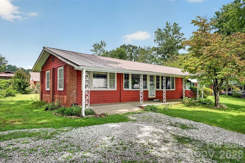 2409 Lucas St, Hendersonville, NC 28791