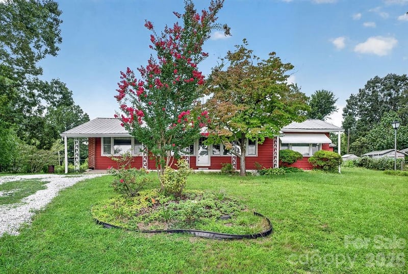 2409 Lucas St, Hendersonville, NC 28791