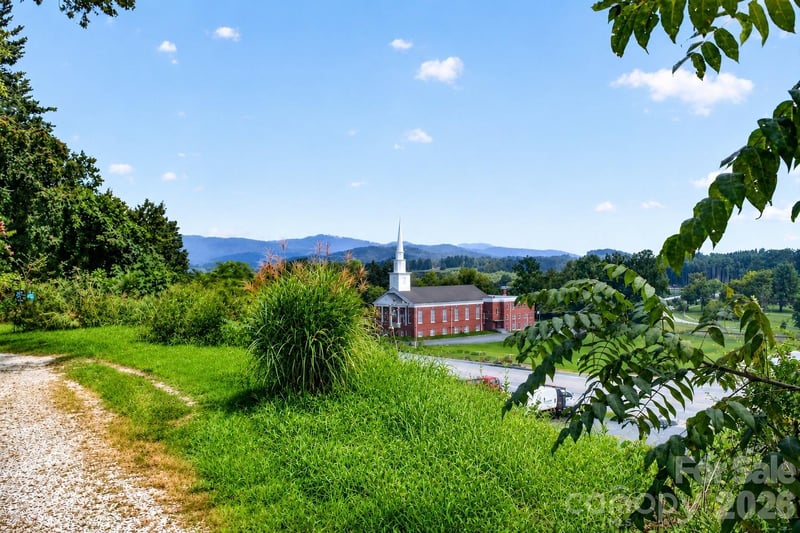 2409 Lucas St, Hendersonville, NC 28791
