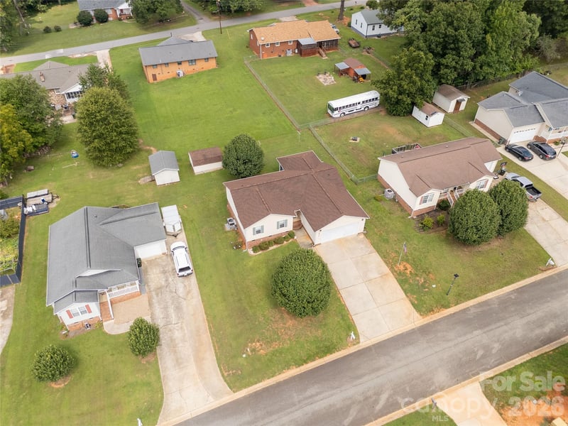 607 Helms Dr, Lowell, NC 28098