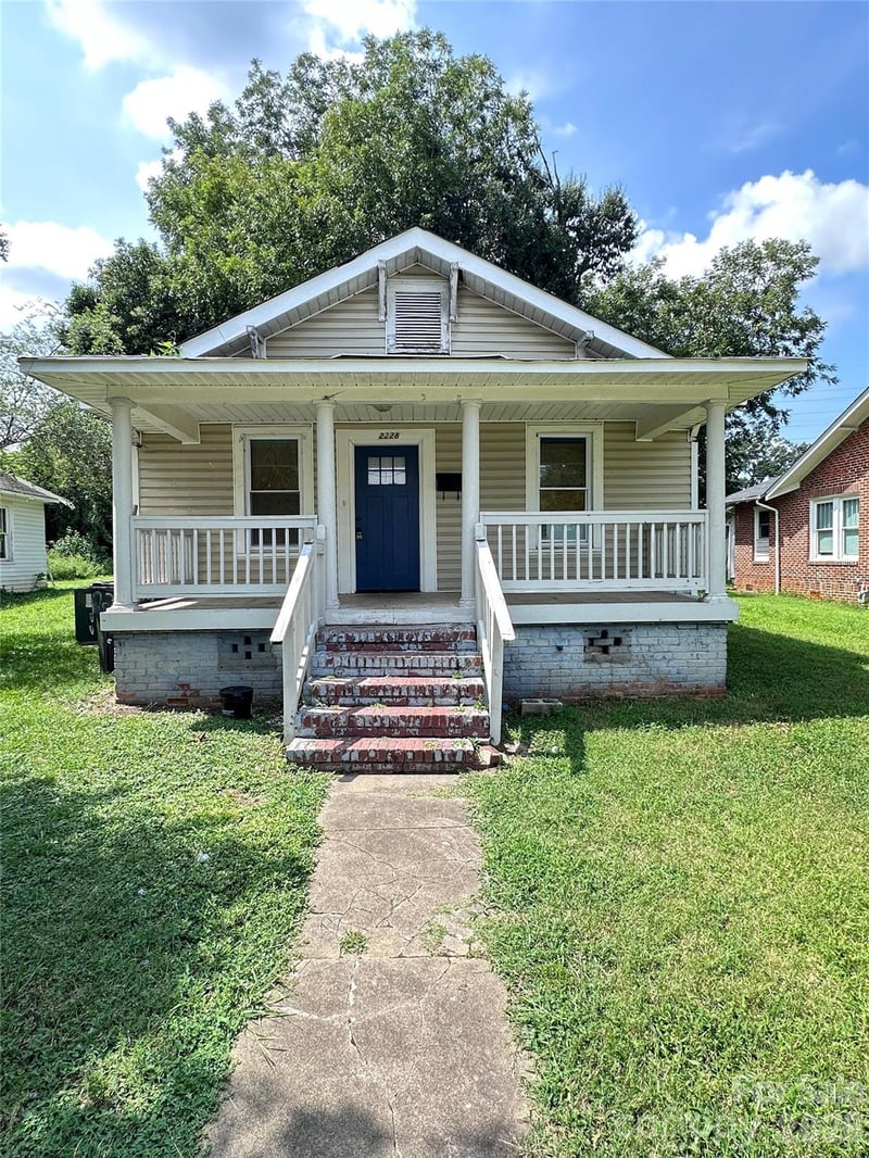 2228 Camp Greene St, Charlotte, NC 28208
