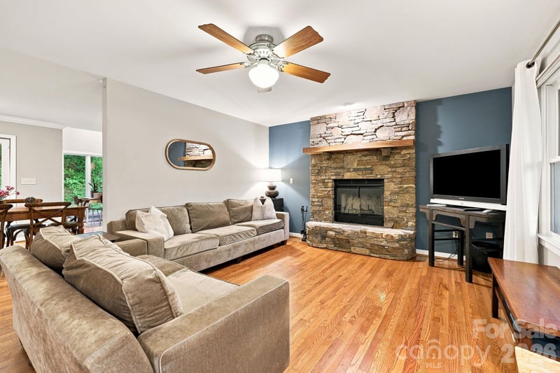 291 Merrills Chase Rd, Asheville, NC 28803