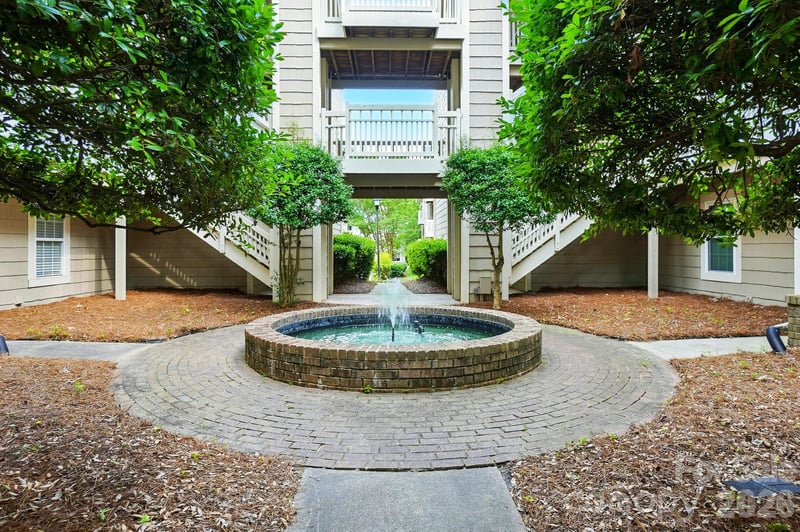 5007 Sharon Rd, Charlotte, NC 28210