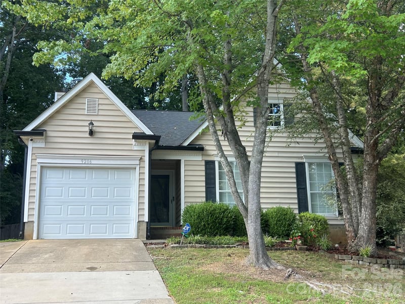 9206 Rotherham Ln, Charlotte, NC 28216