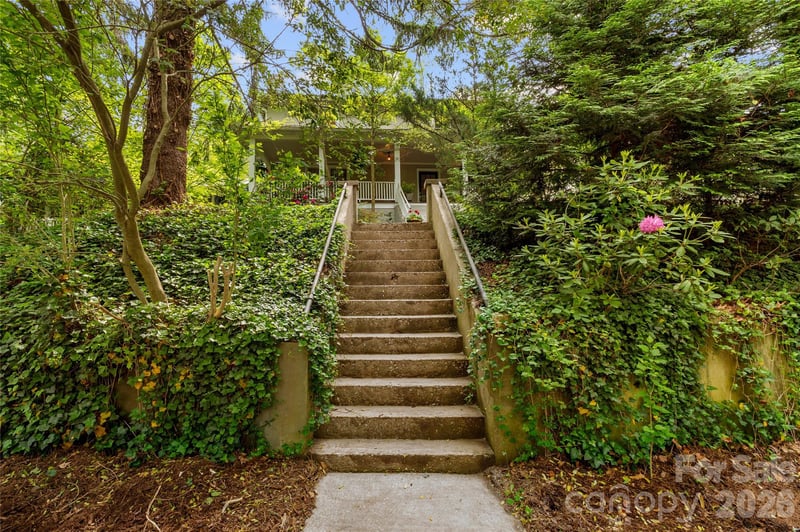 57 Conestee St, Asheville, NC 28801