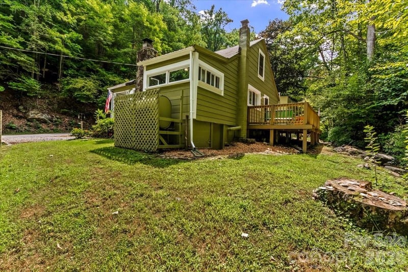 92 Silas Branch Rd, Burnsville, NC 28714