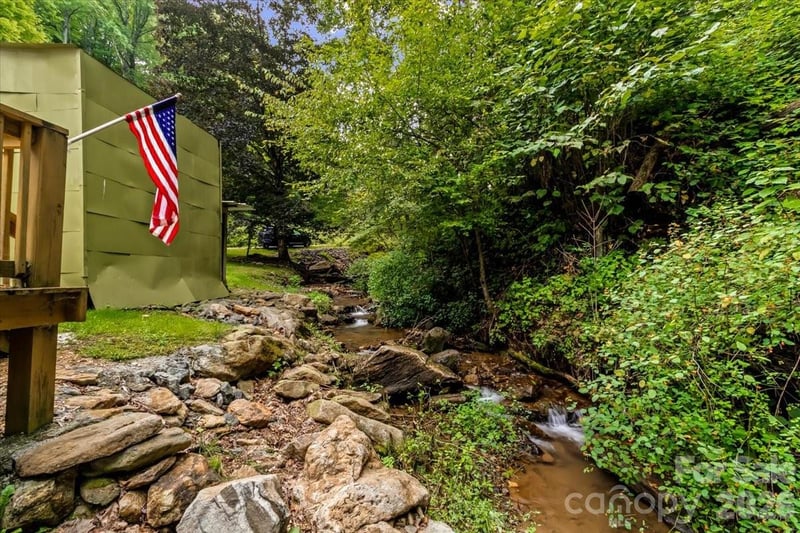 92 Silas Branch Rd, Burnsville, NC 28714