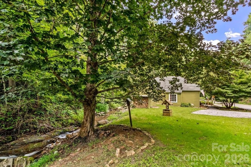 92 Silas Branch Rd, Burnsville, NC 28714