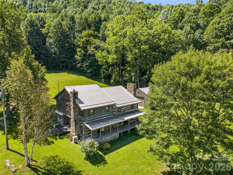 146 Gentry Farm Dr, Hot Springs, NC 28743