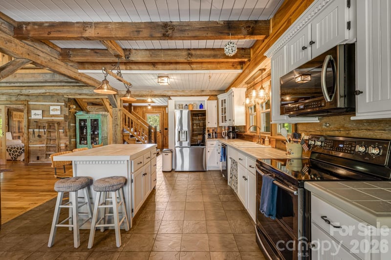 146 Gentry Farm Dr, Hot Springs, NC 28743