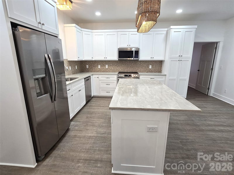 768 8th St NE, Hickory, NC 28601