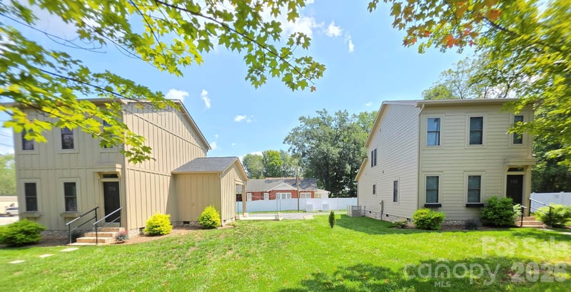 768 8th St NE, Hickory, NC 28601