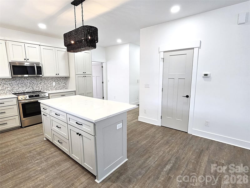 768 8th St NE, Hickory, NC 28601