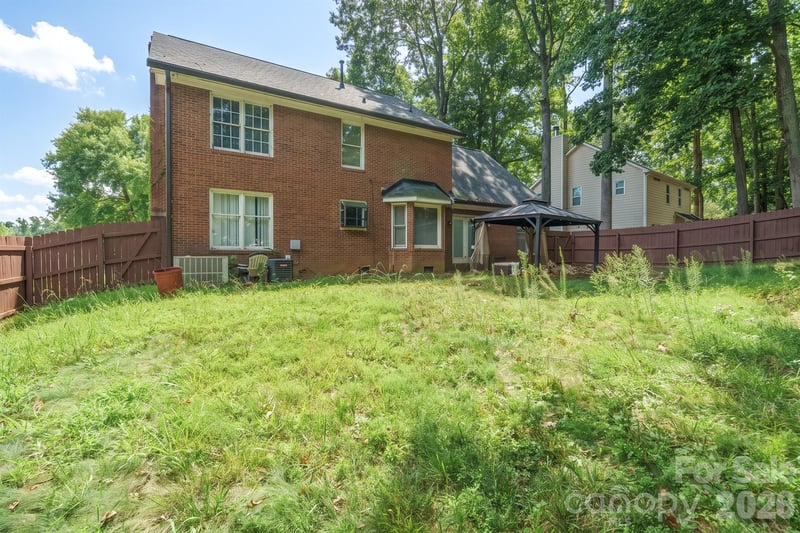 7801 Bridle Ct, Charlotte, NC 28216