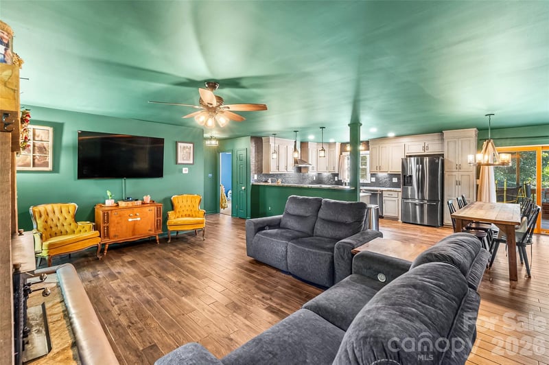 5468 Valley Run St, Hickory, NC 28601