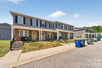 3919 Hemingway Dr NW, Hickory, NC 28601