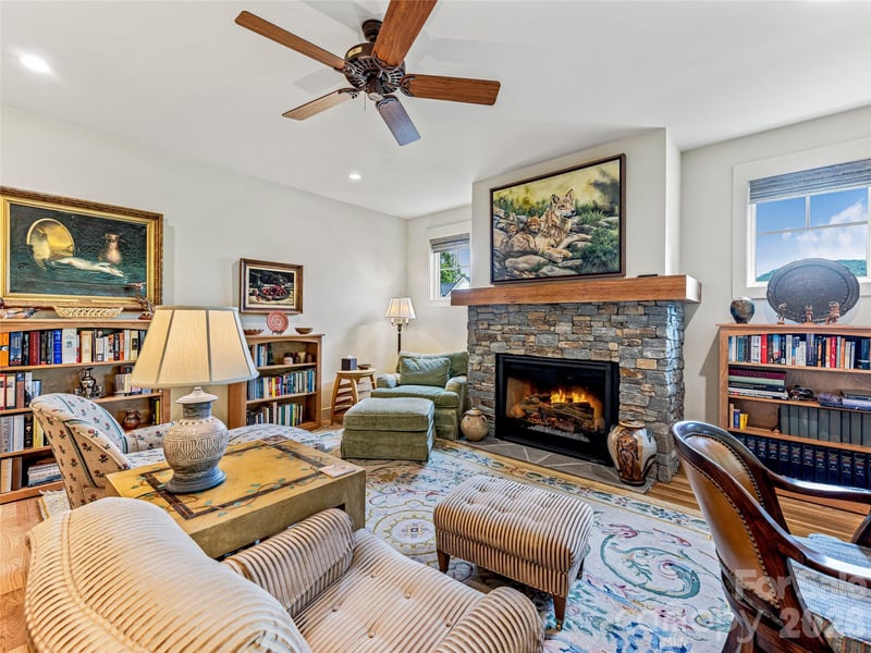 37 Ashe Park Cir, Asheville, NC 28806
