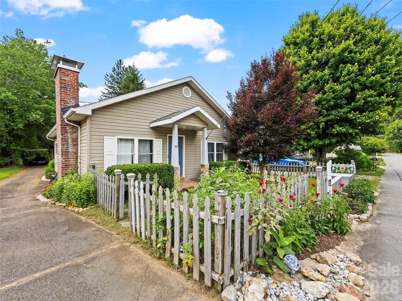 43 Avery St, Waynesville, NC 28786