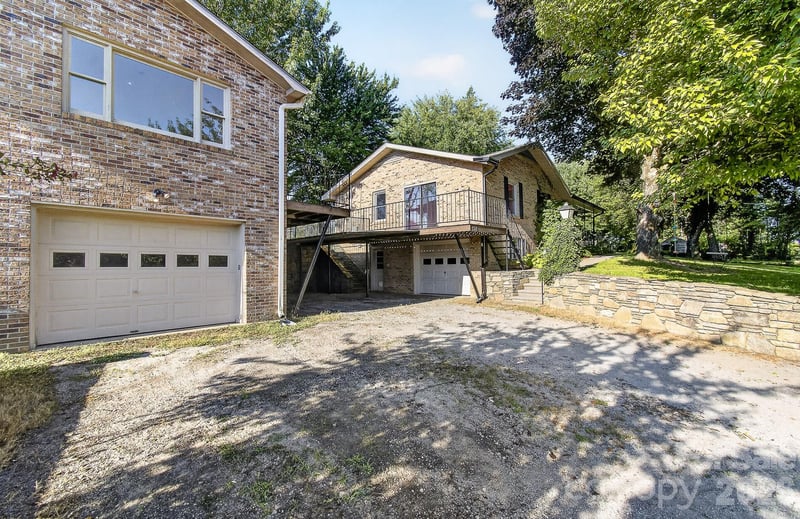 1371 Jackson Loop Rd, Flat Rock, NC 28731