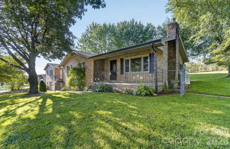 1371 Jackson Loop Rd, Flat Rock, NC 28731