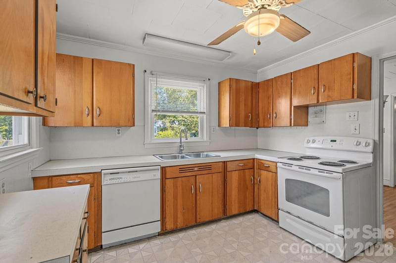 1127 Thompson Ave, Charlotte, NC 28216