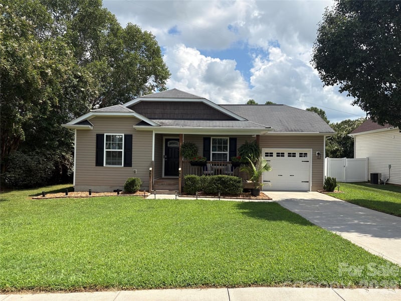 128 Mallory Tai Dr, Lincolnton, NC 28092