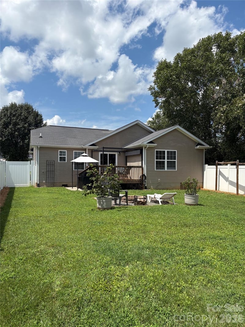 128 Mallory Tai Dr, Lincolnton, NC 28092