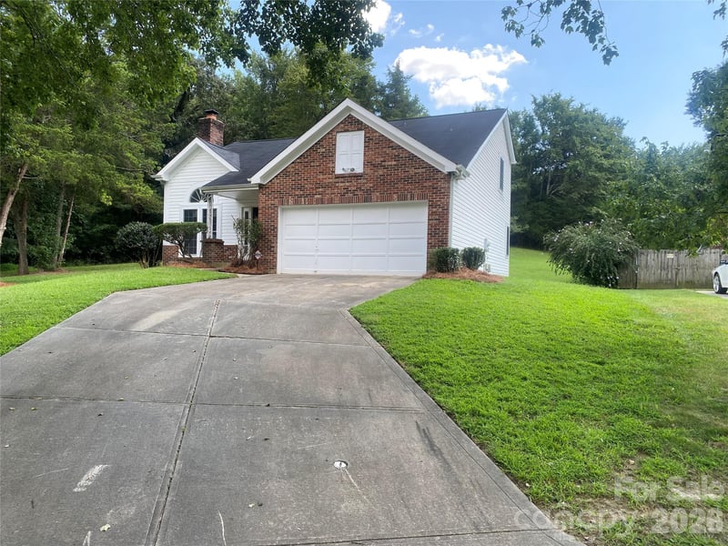 11101 Deerpath Ct, Charlotte, NC 28262