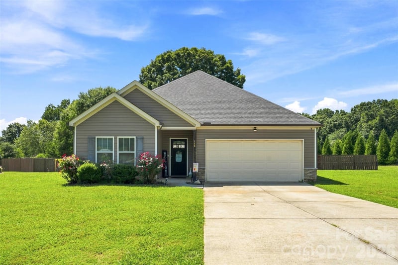 142 Donsdale Dr, Statesville, NC 28625