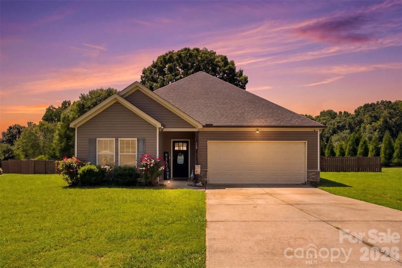142 Donsdale Dr, Statesville, NC 28625