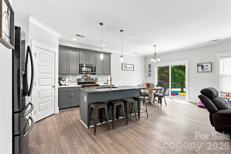 142 Donsdale Dr, Statesville, NC 28625