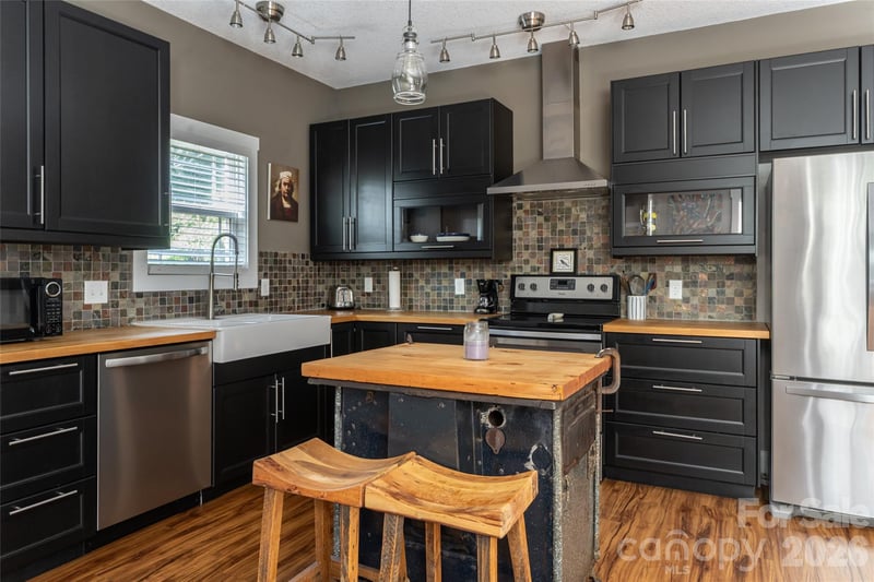2 Mill Creek Loop, Asheville, NC 28806
