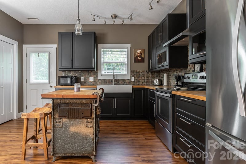2 Mill Creek Loop, Asheville, NC 28806