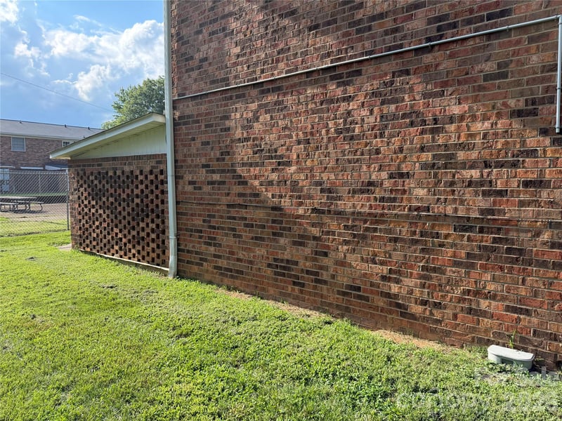 155 NW 17th St NW #F1, Hickory, NC 28601
