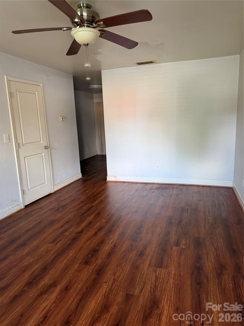 155 NW 17th St NW #F1, Hickory, NC 28601