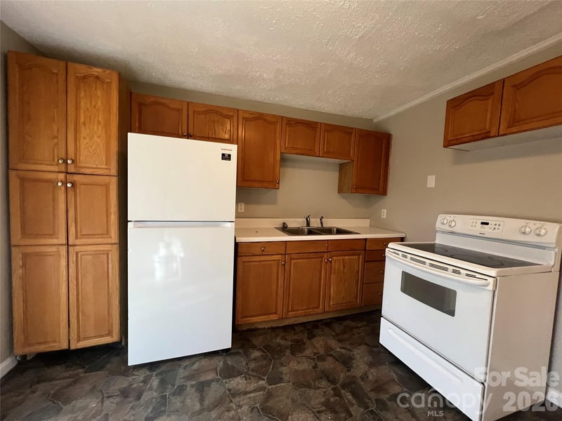 142 E Catawba Ave, Mount Holly, NC 28120