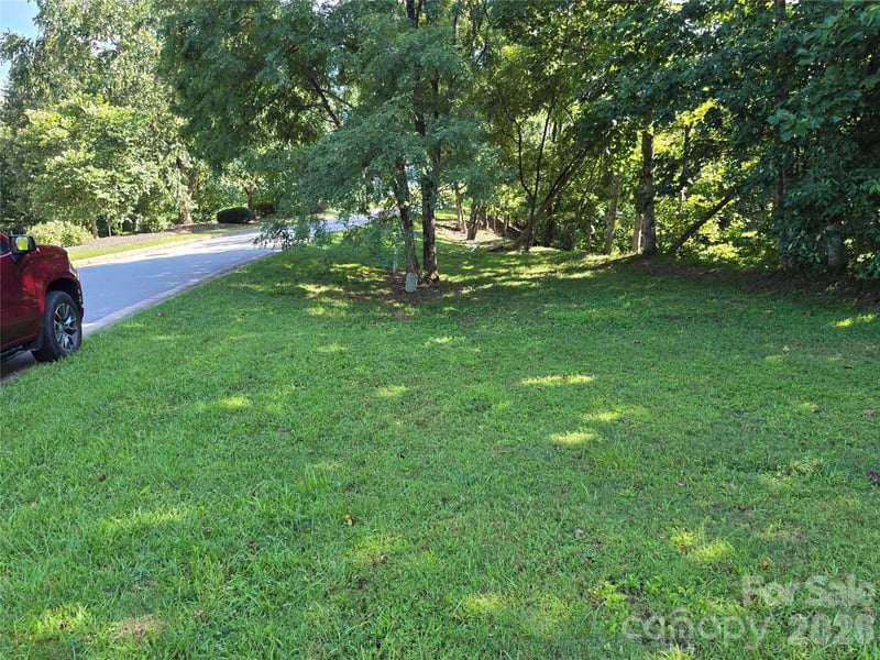 59 Summit Hill Rd, Hendersonville, NC 28791