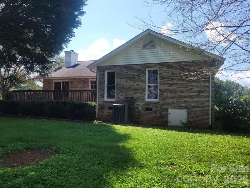 1275 Grady Ln, Hickory, NC 28602