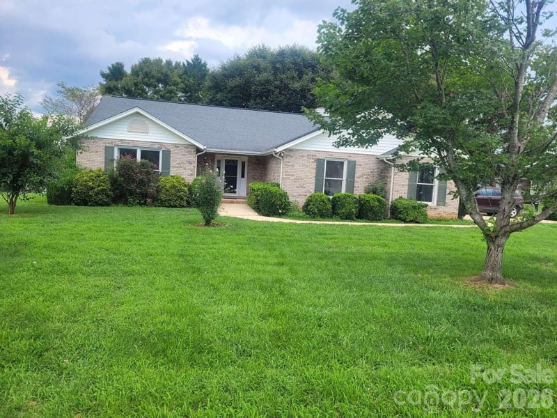 1275 Grady Ln, Hickory, NC 28602
