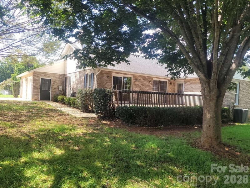 1275 Grady Ln, Hickory, NC 28602