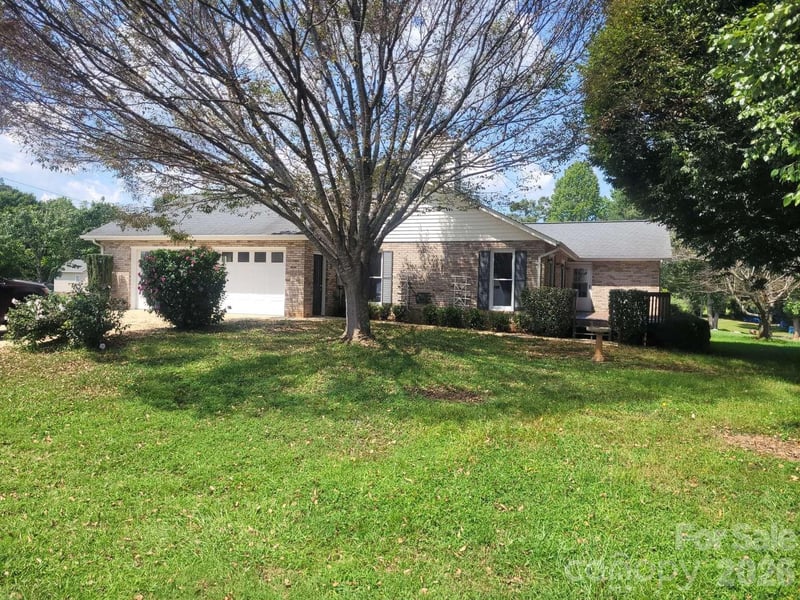 1275 Grady Ln, Hickory, NC 28602